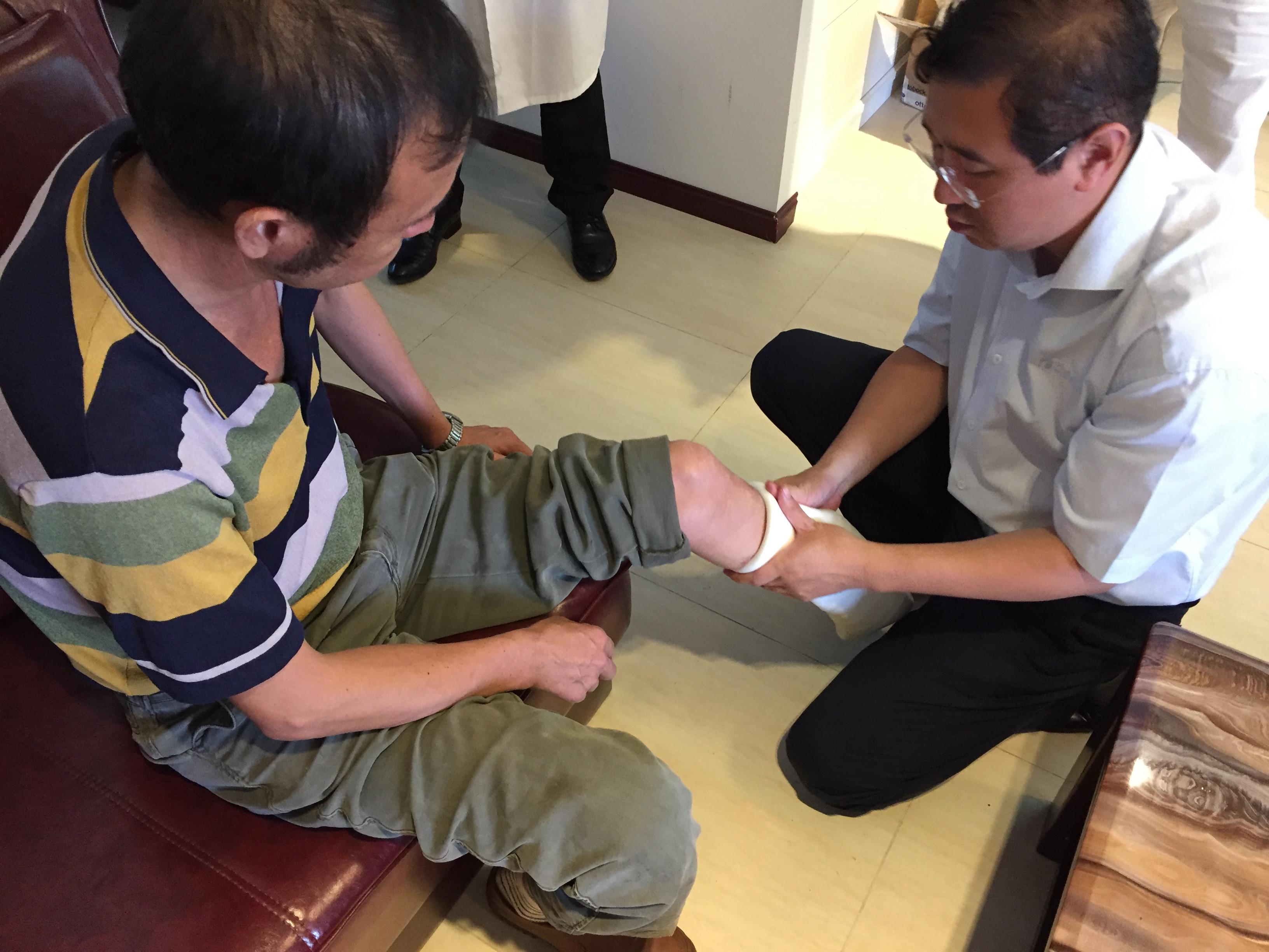 假肢價格廠家告訴您假肢應該怎么走動(圖1) 假肢價格廠家告訴您假肢應該怎么走動